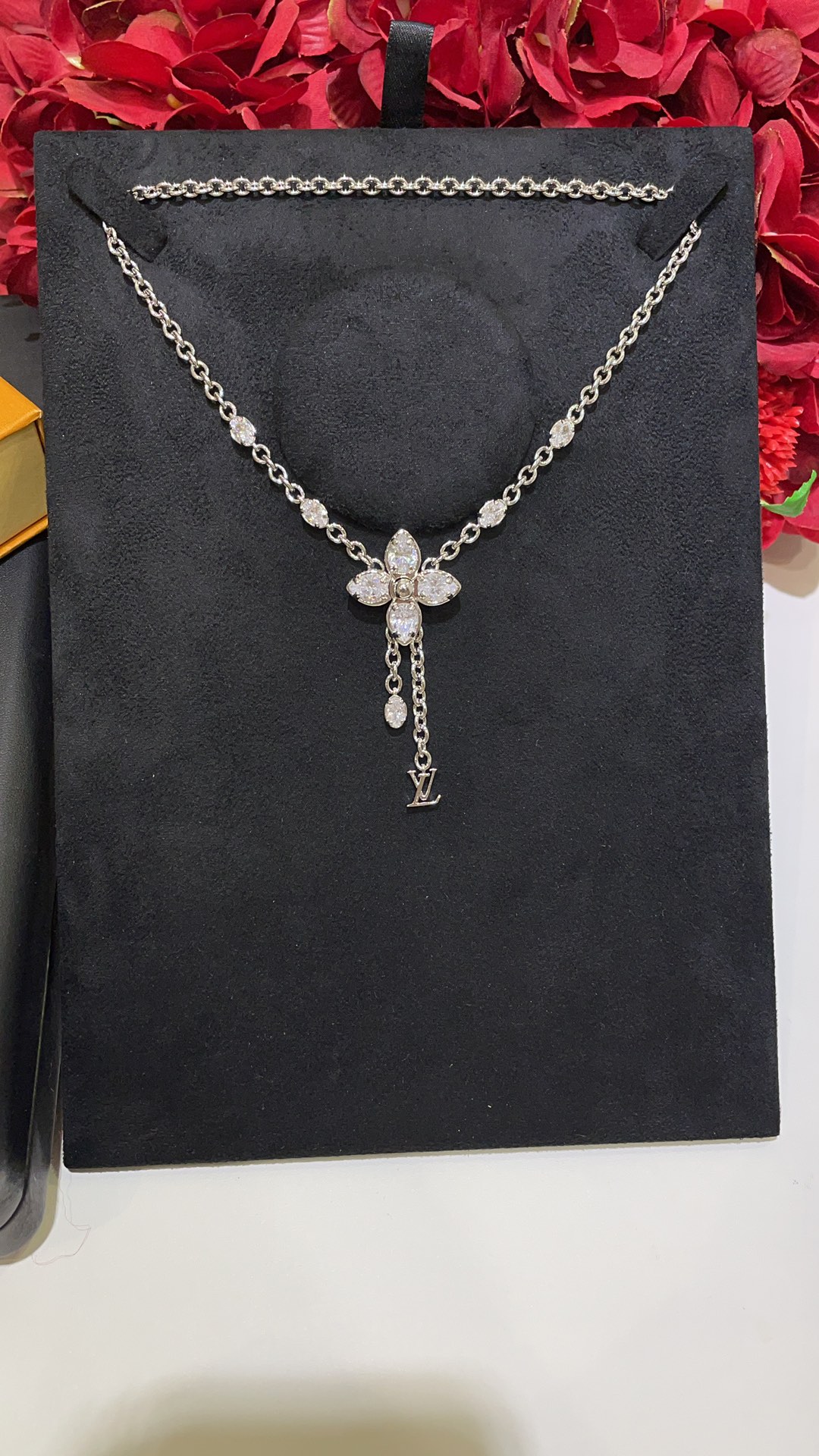 LV new plum blossom diamond tassel necklace