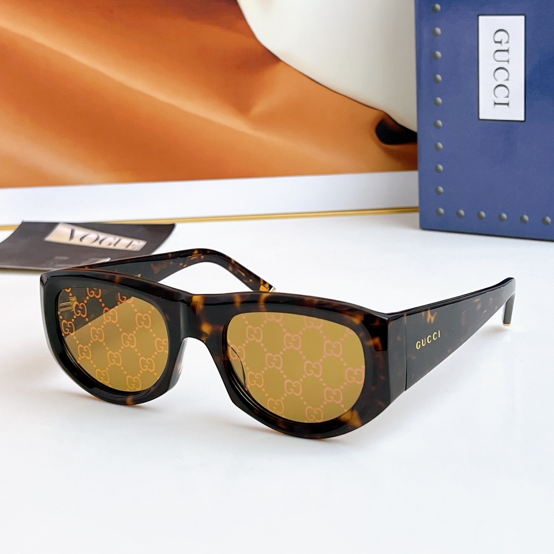 Gucci thick-frame sunglasses