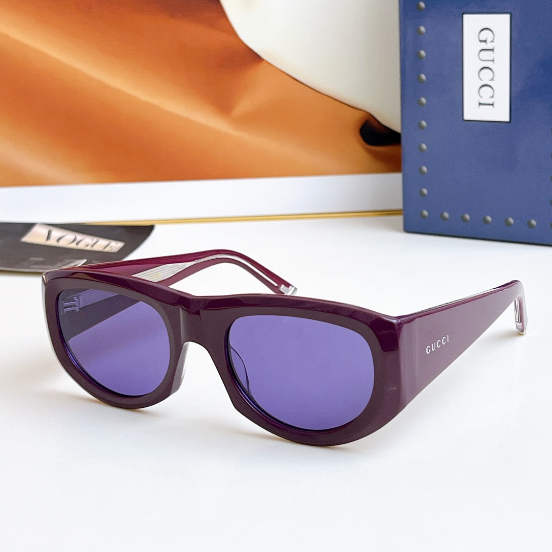 Gucci thick-frame sunglasses