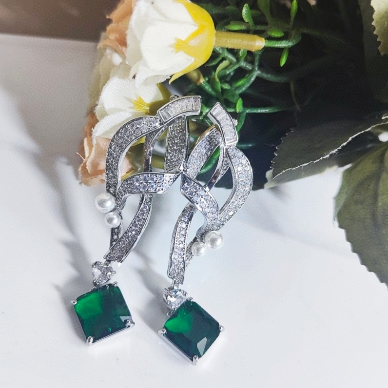 Bulgari Irregular Bow Pearl Ribbon Green Agate Teardrop Earrings