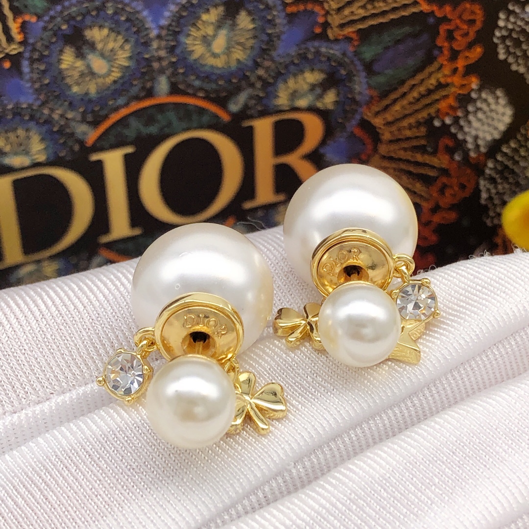 Dior large and small pearl earrings