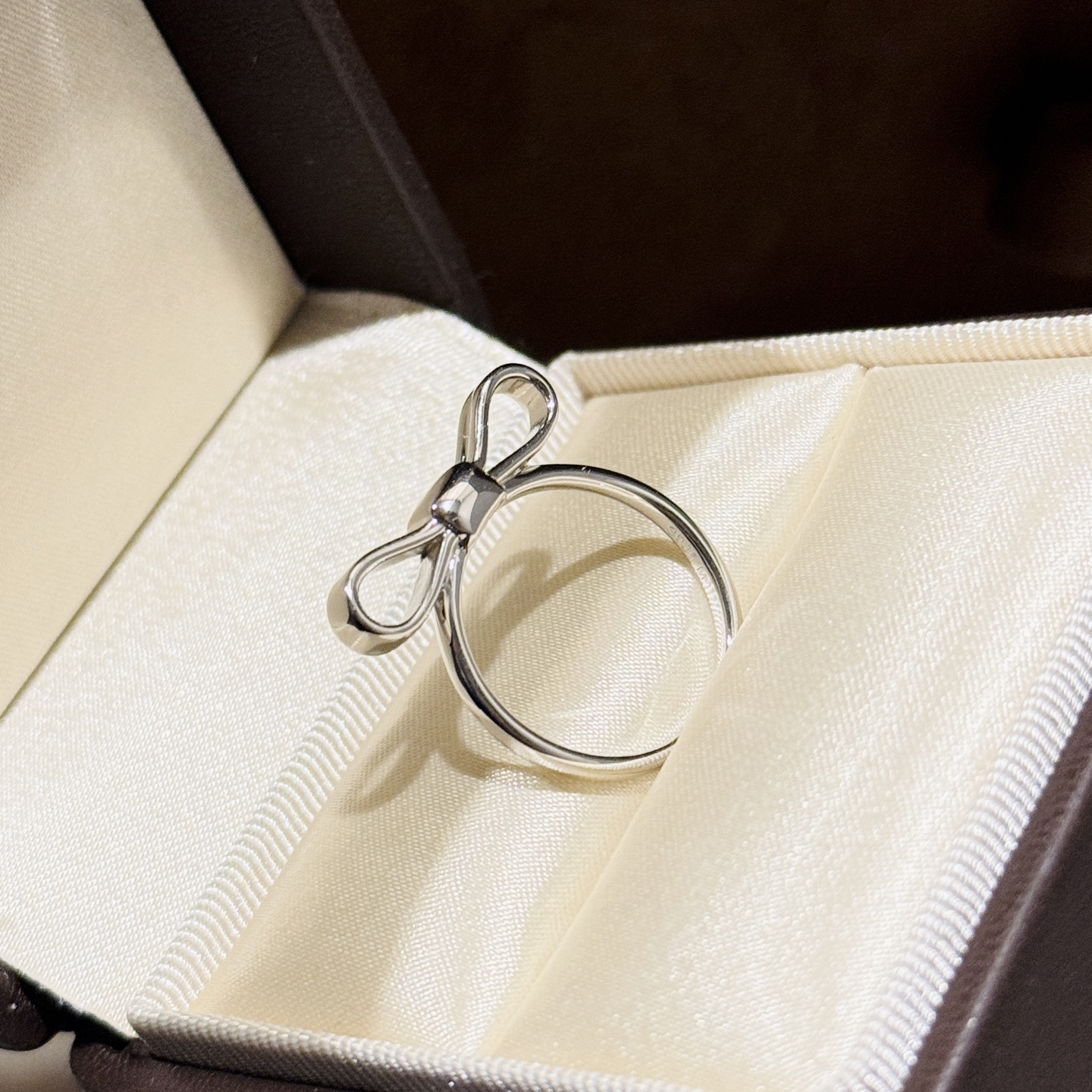 Bow-knot polished ring