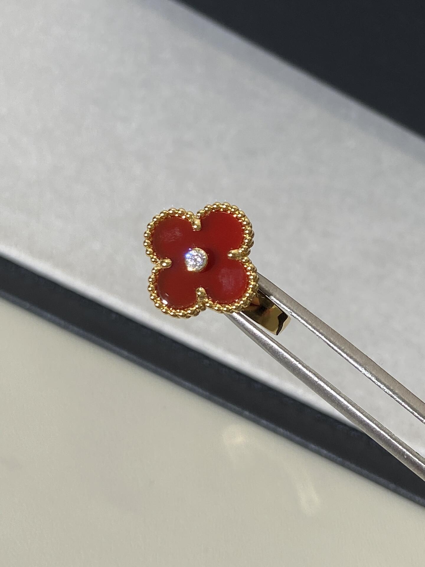 Van Cleef & Arpels' iconic four-leaf clover ring