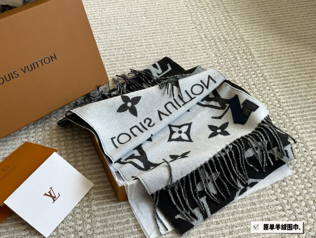 LV double-sided scarf