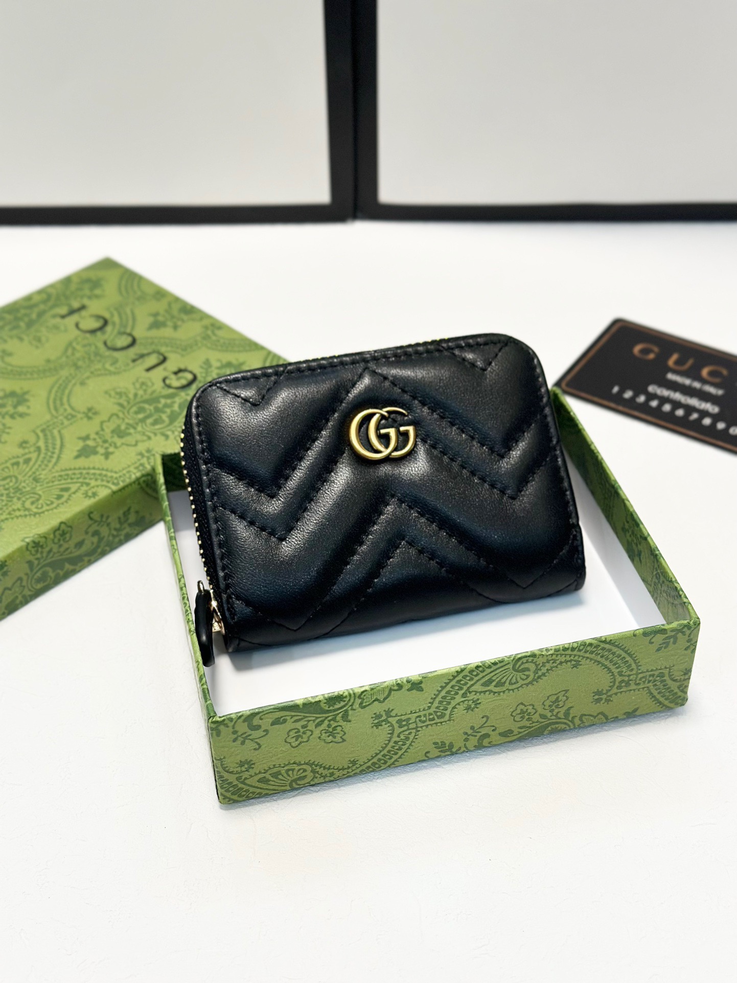 Gucci pure leather card holder