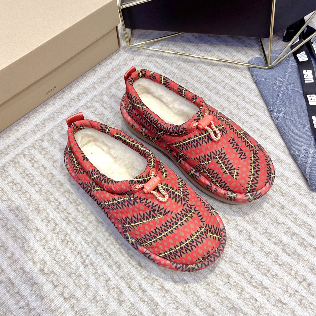 UGG F22 Classic Maxi Down Snow Boots