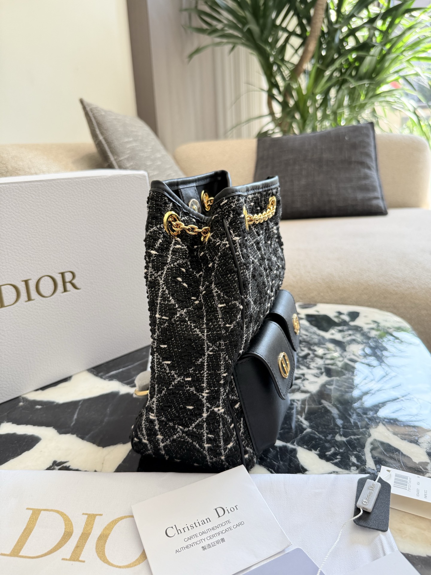 Dior's simple and stylish backpack