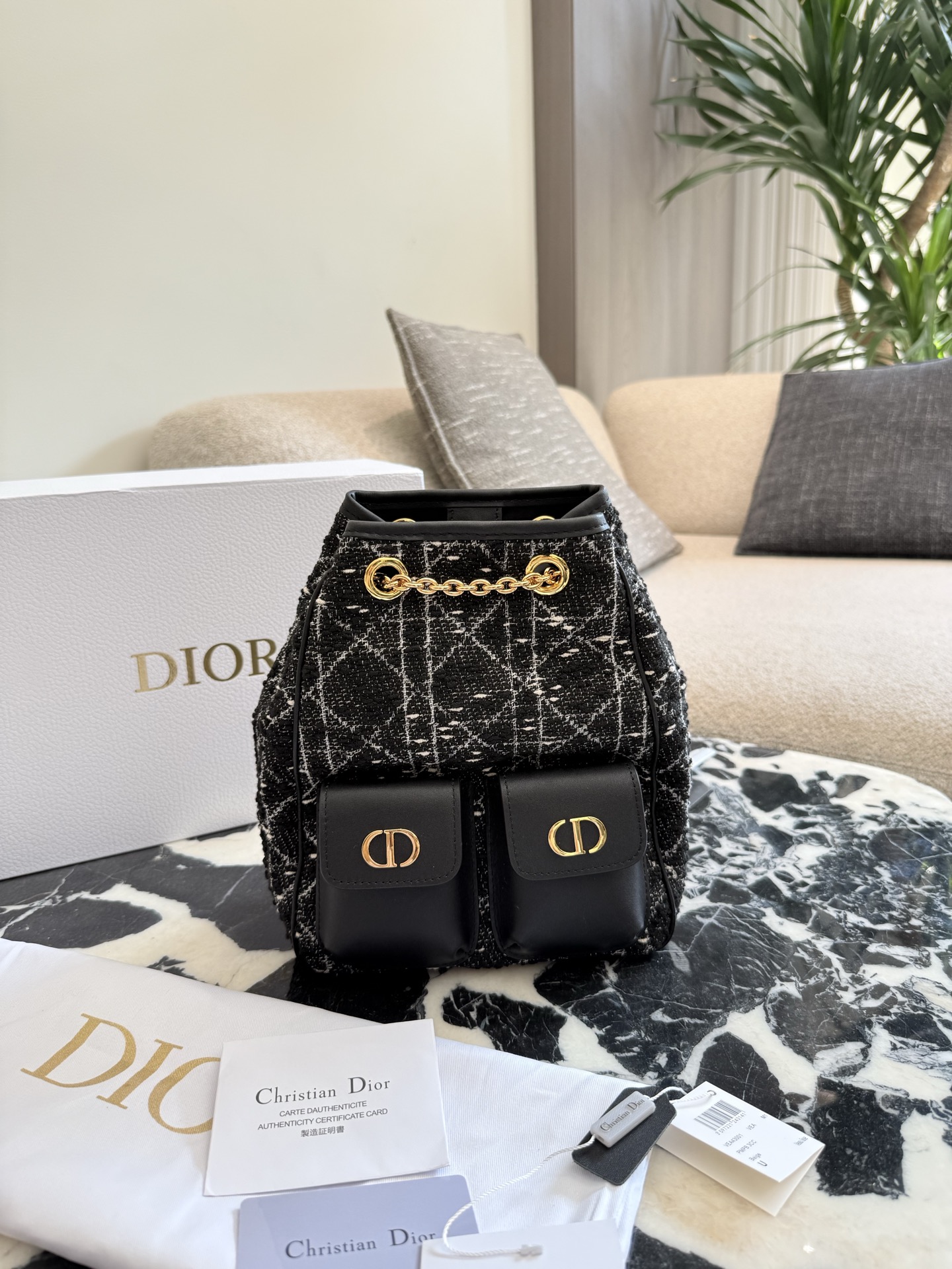 Dior's simple and stylish backpack