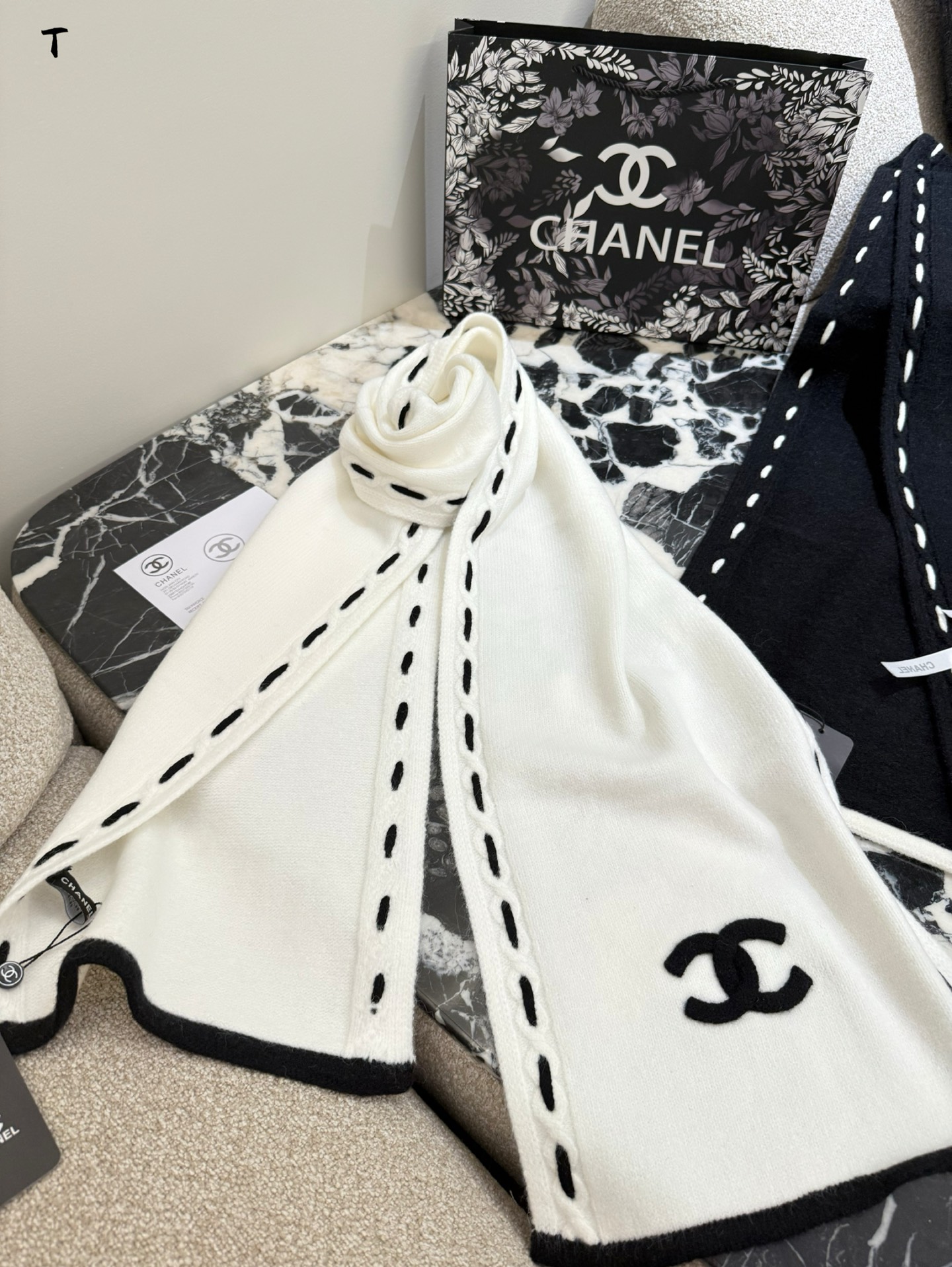 Chanel knitted cashmere scarf