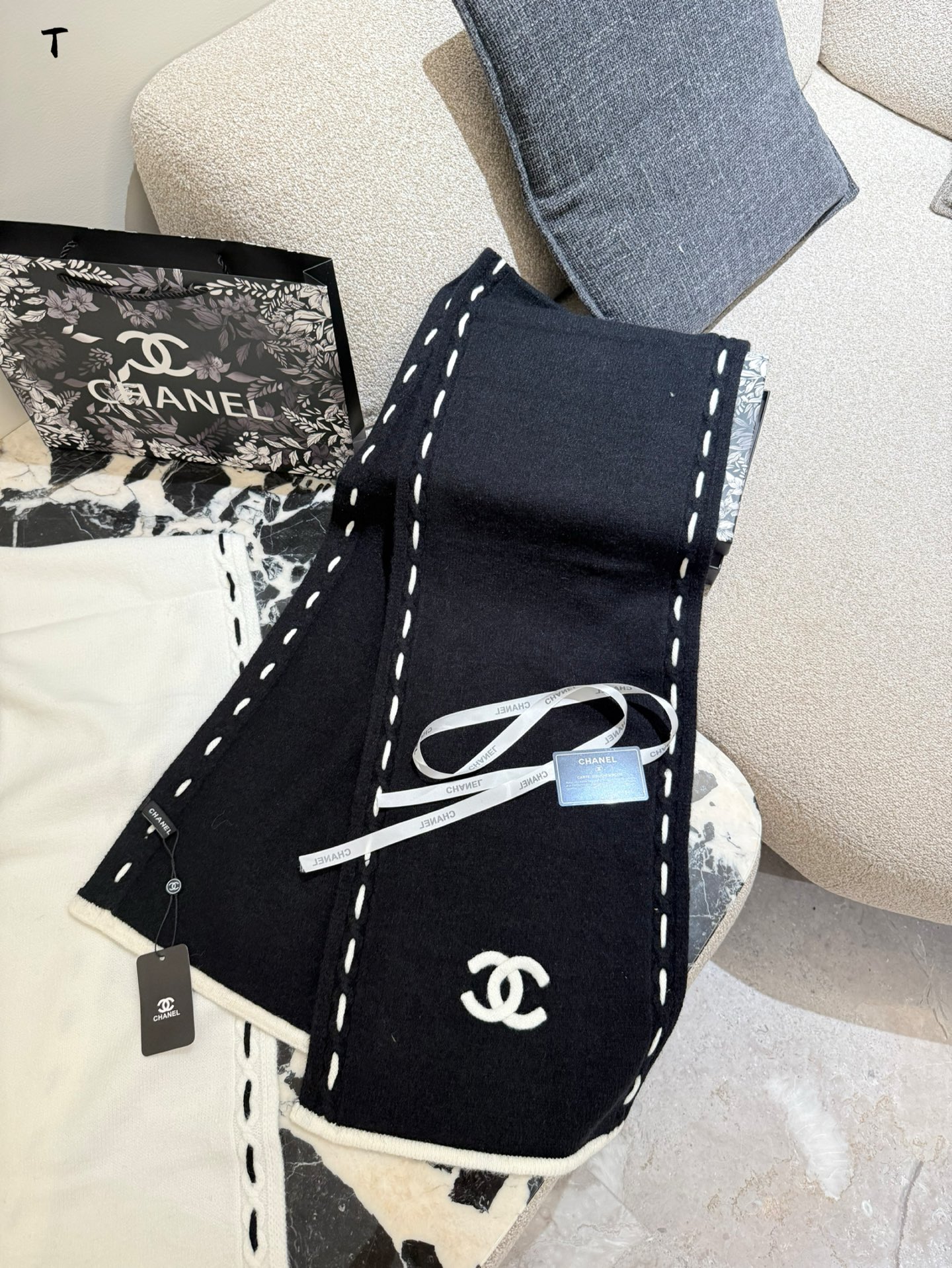 Chanel knitted cashmere scarf