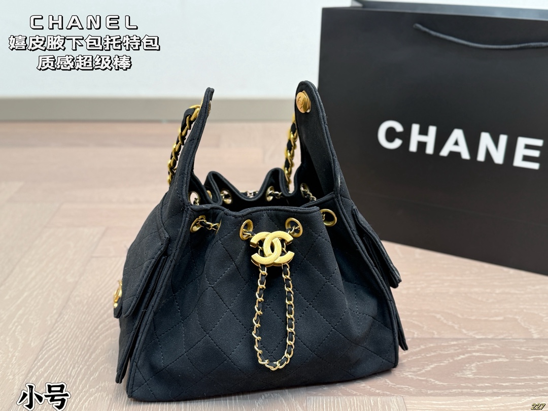 Chanel Hippie Underarm Tote