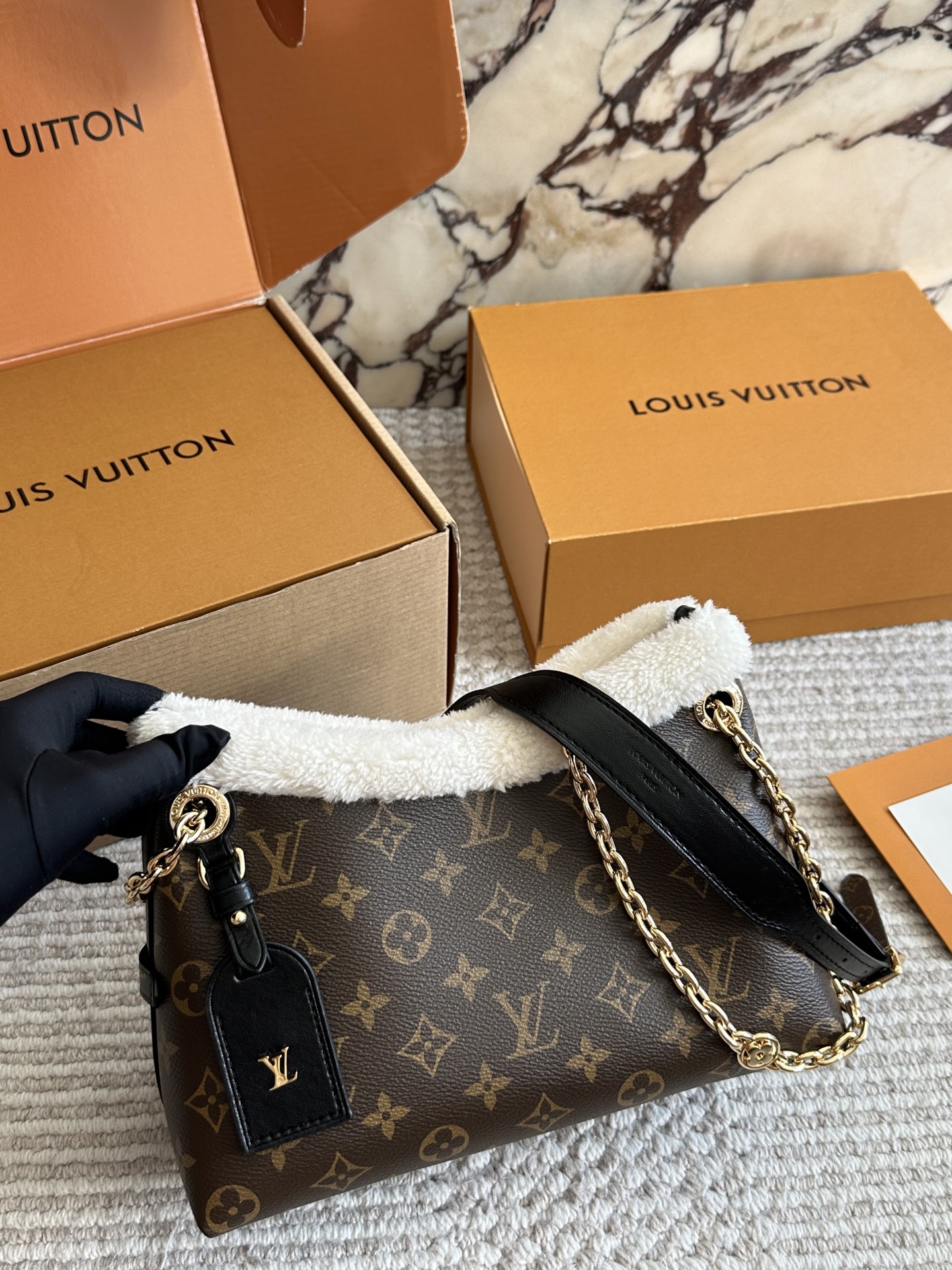 LV Carryall shoulder bag