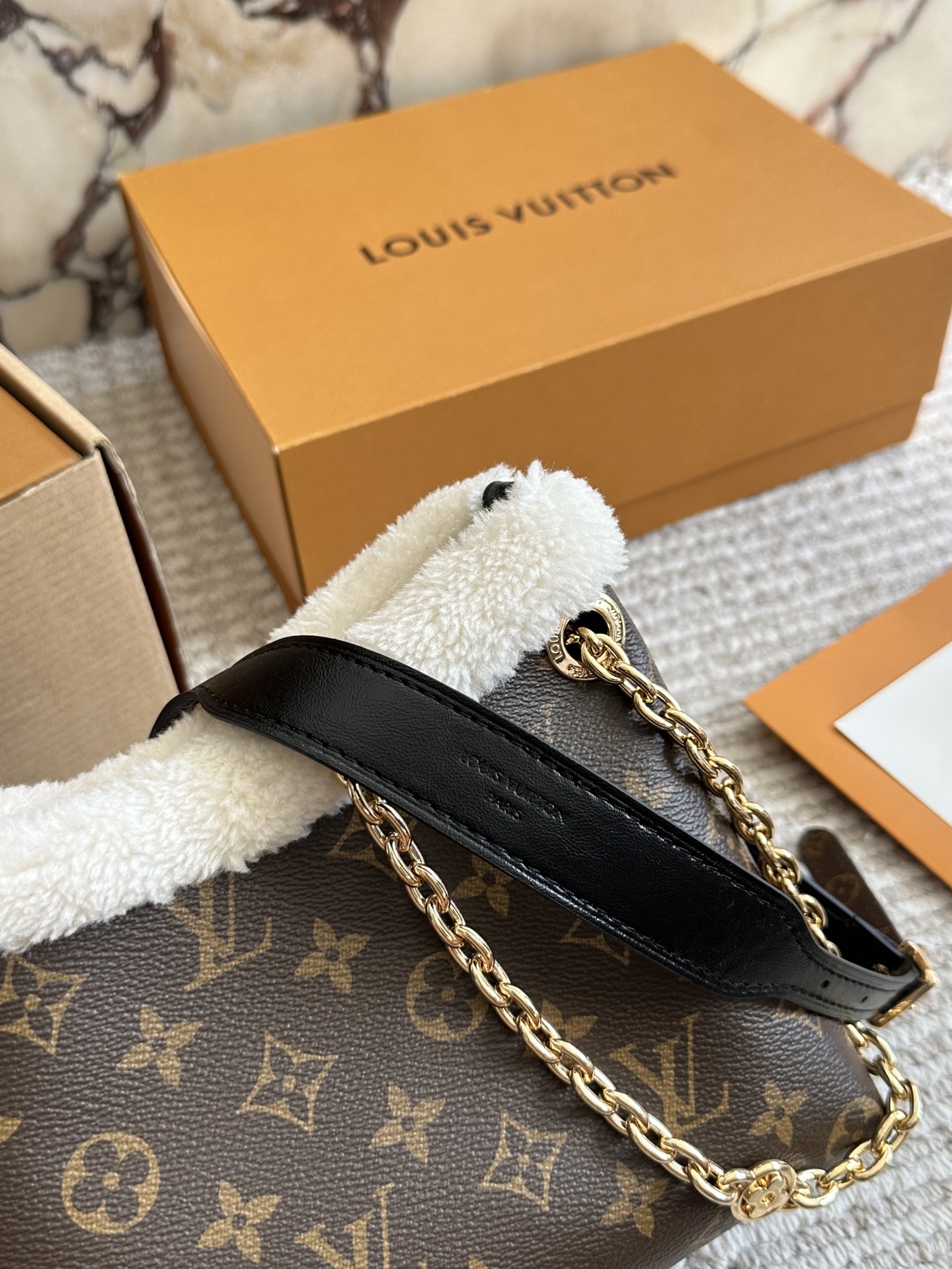 LV Carryall shoulder bag