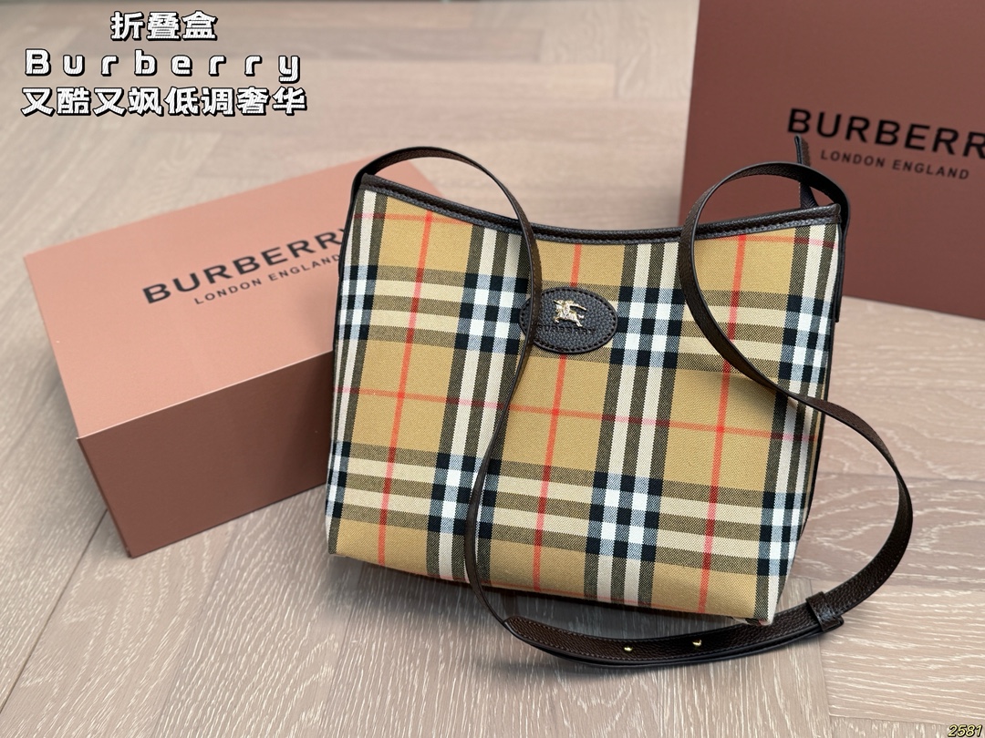 Burberry classic shoulder bag