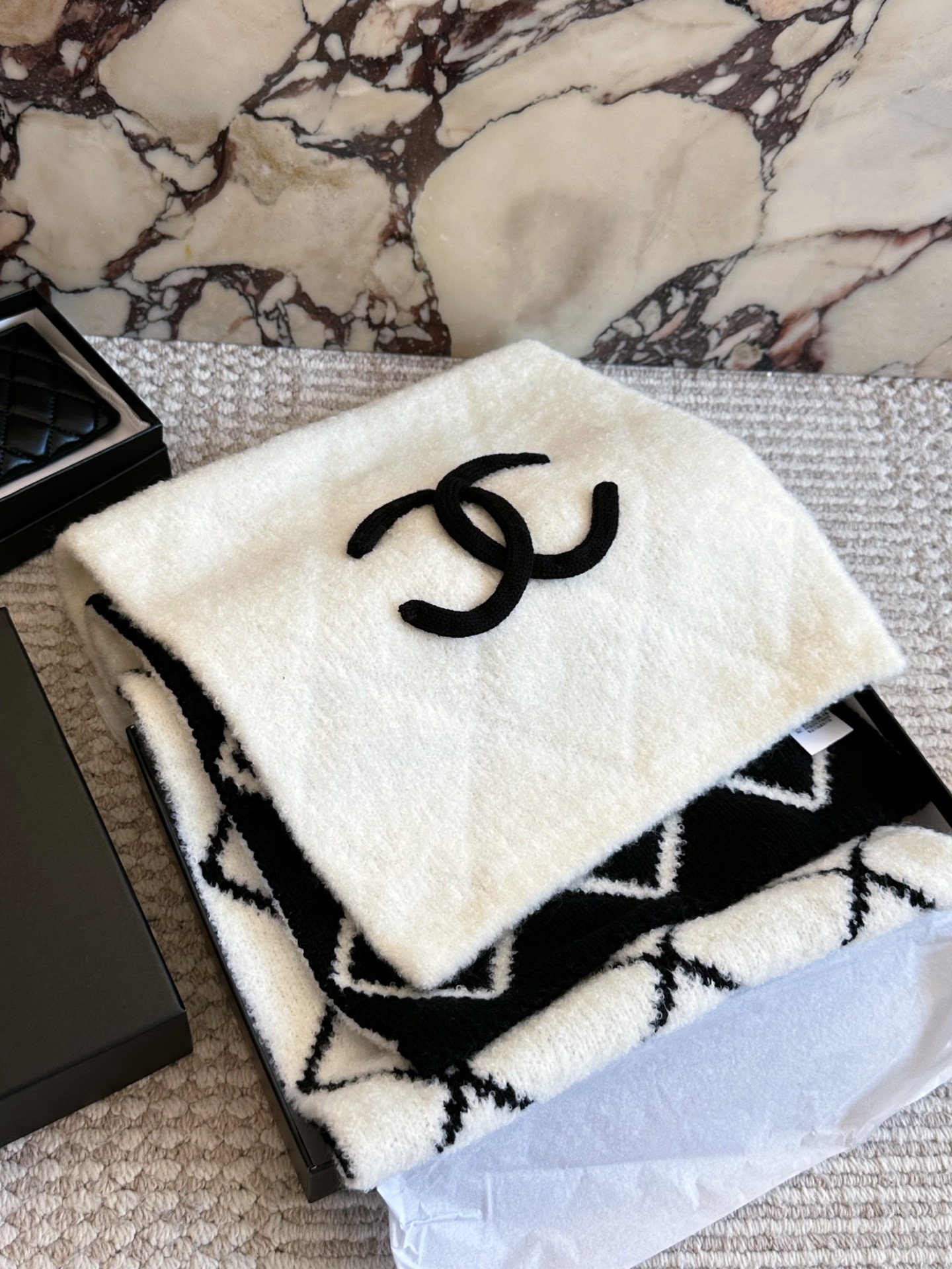 Chanel autumn/winter black/grey scarf