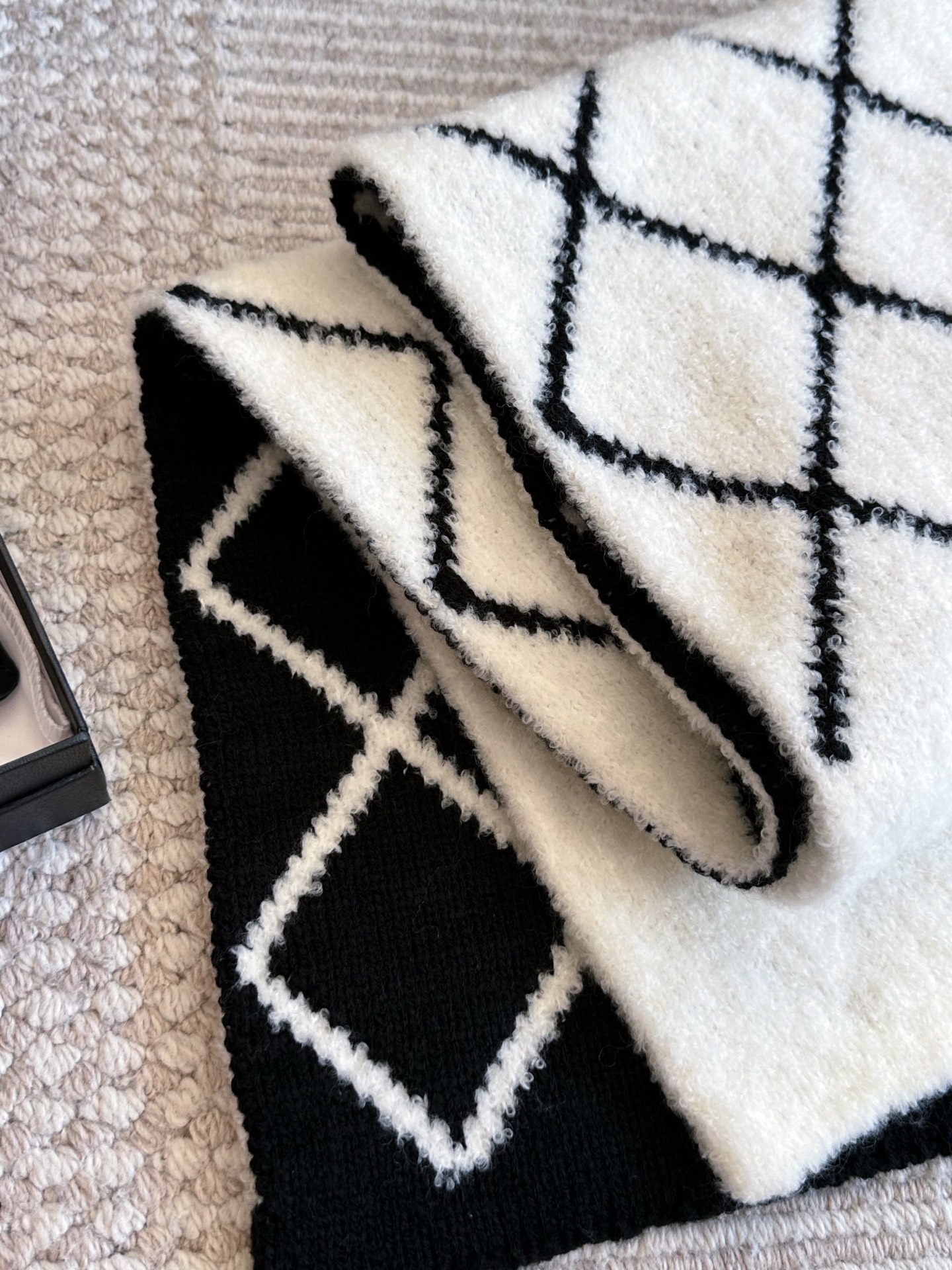 Chanel autumn/winter black/grey scarf