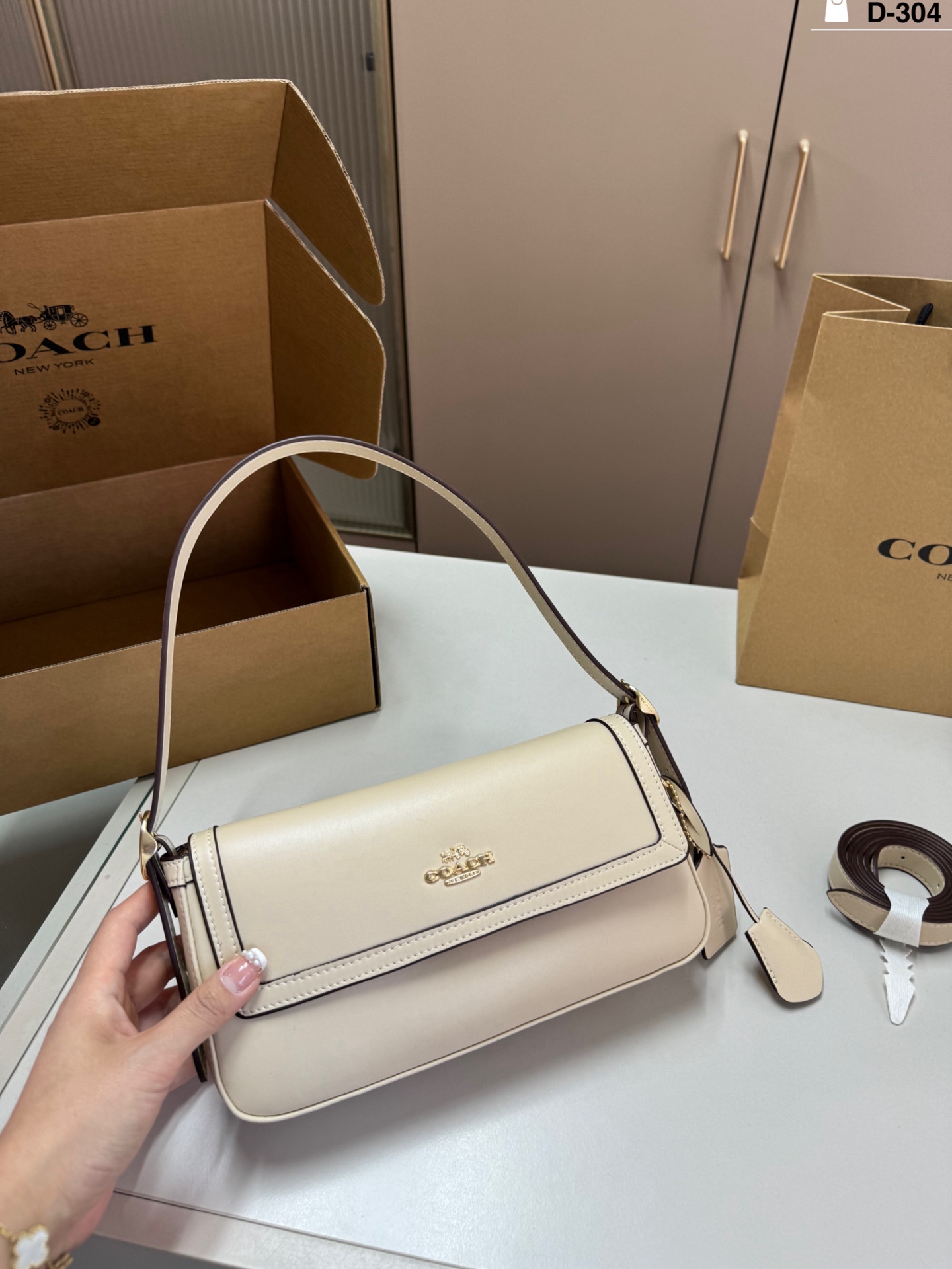 Coach Etta series underarm bag