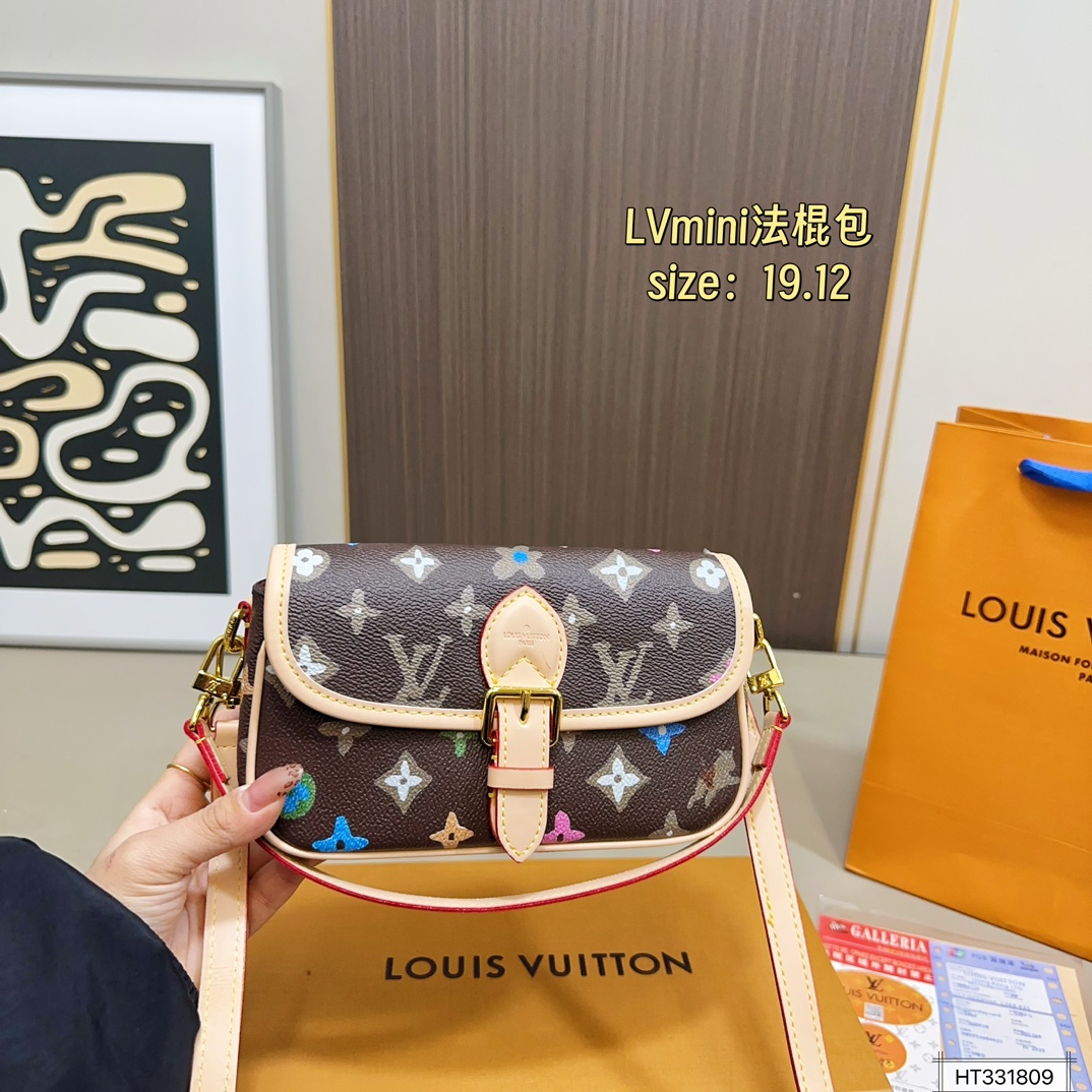 LV Diane mini vintage baguette bag