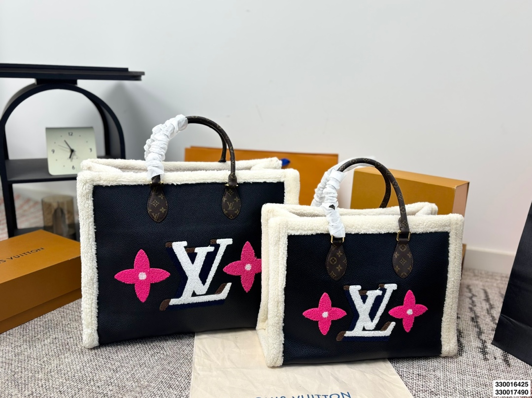 LV ONTHEGO Tote Bag