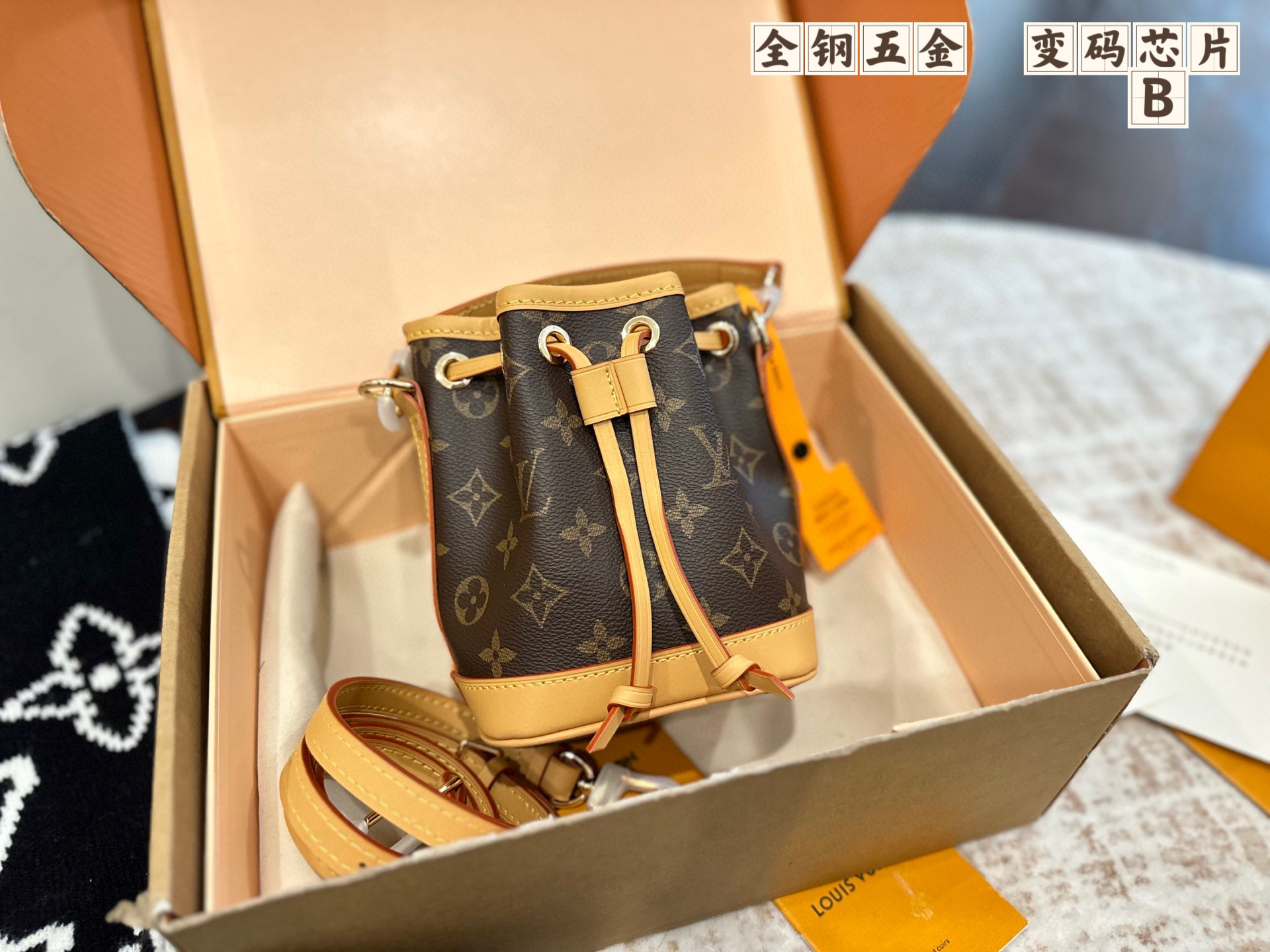LV 25ss Mini Water Bucket