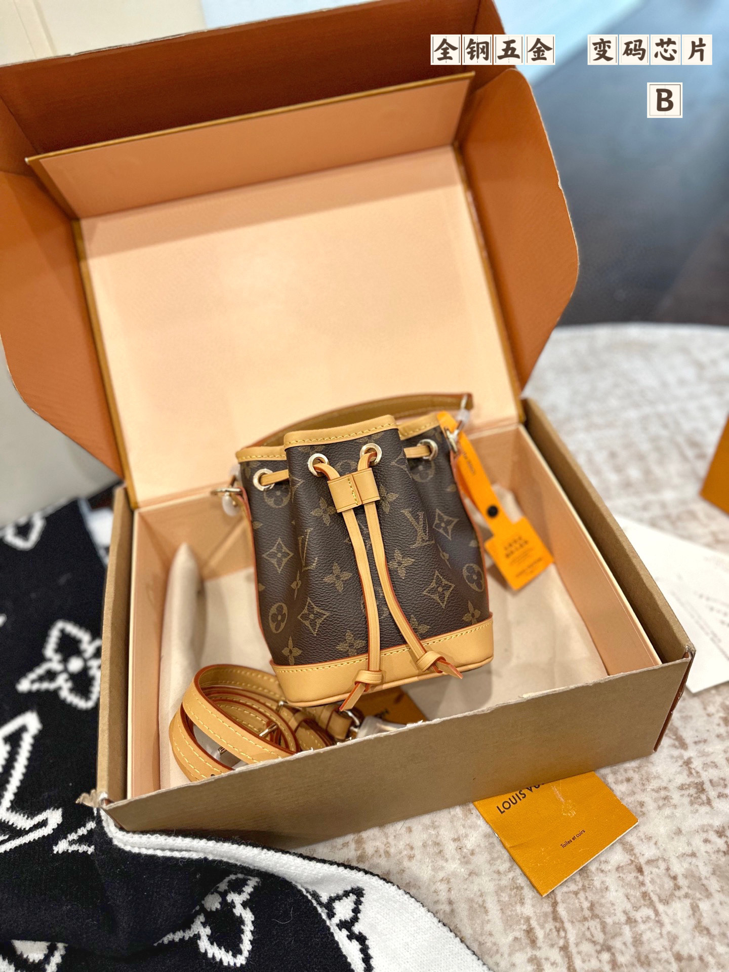 LV 25ss Mini Water Bucket