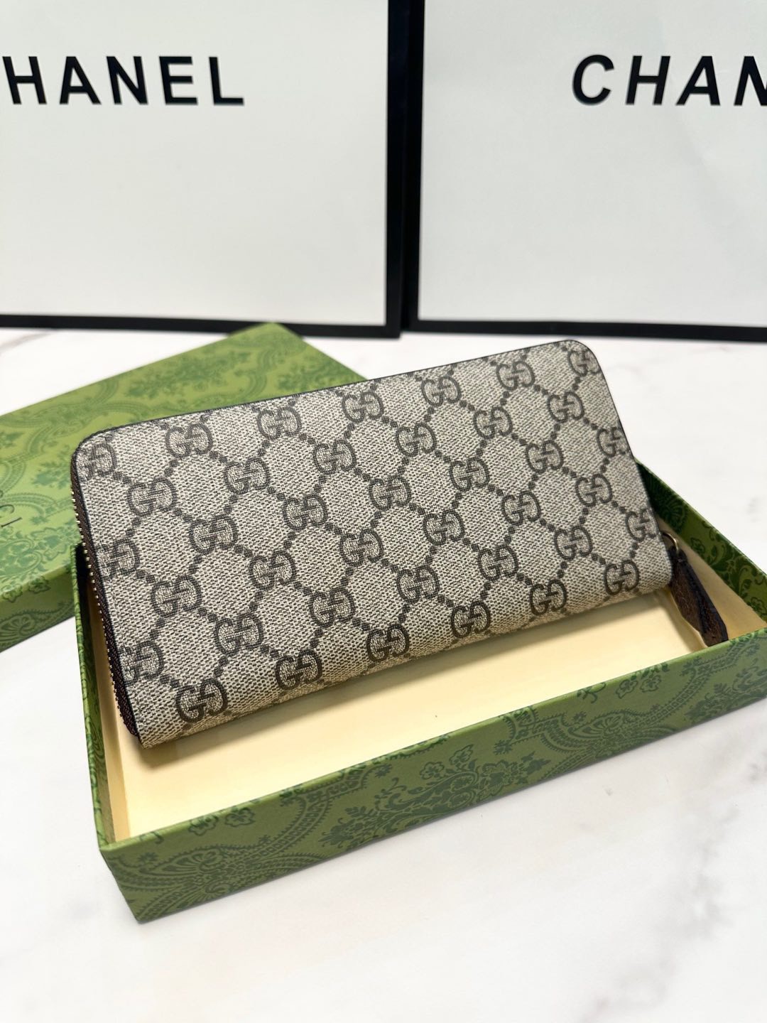 Gucci New Single Zipper Clutch