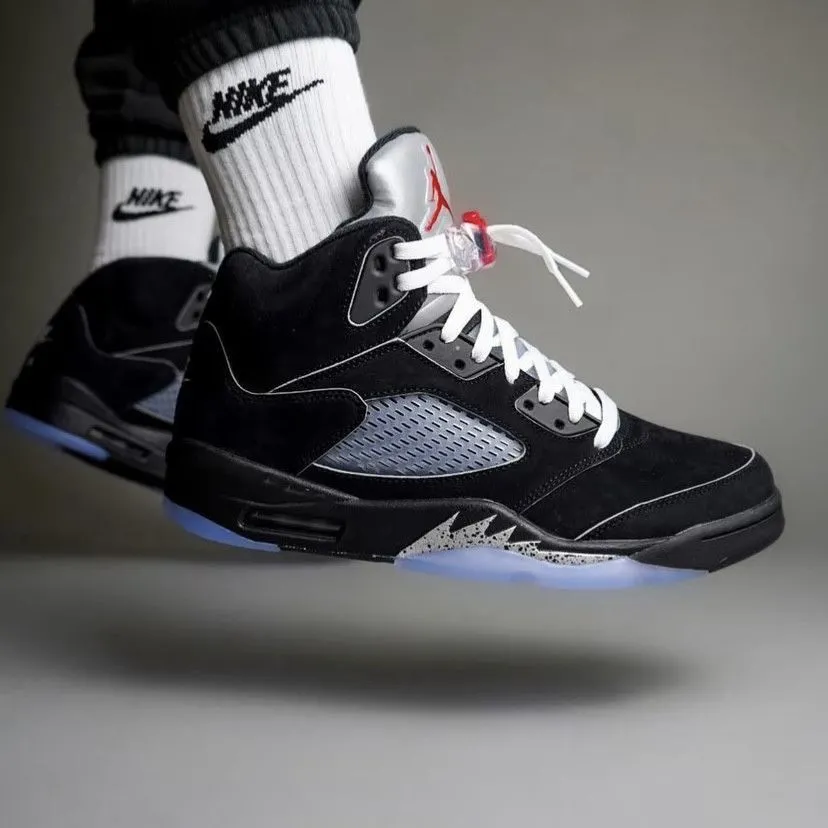 AJ5 Retro Commuter Mid-Top Basketball Shoes