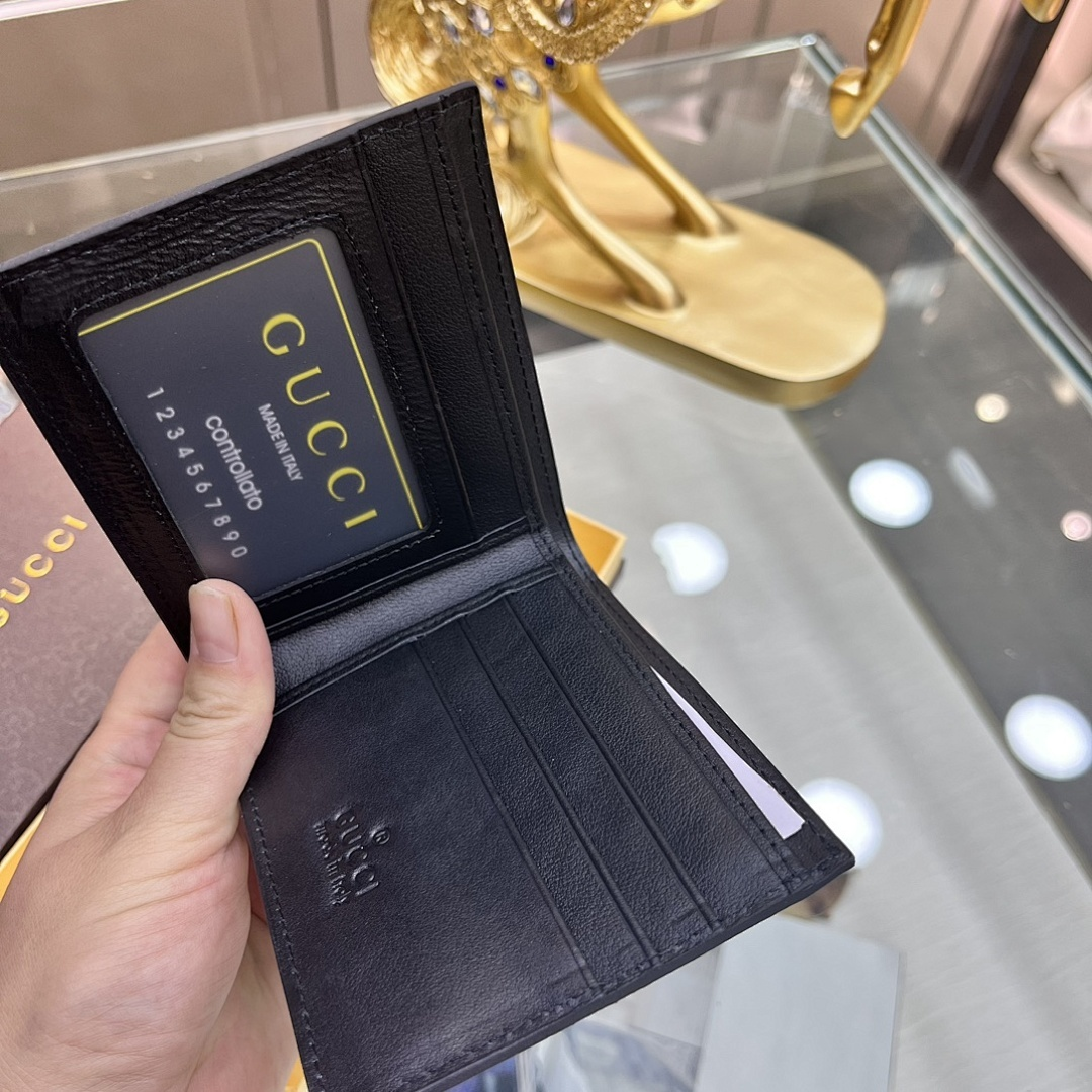 Gucci minimalist wallet