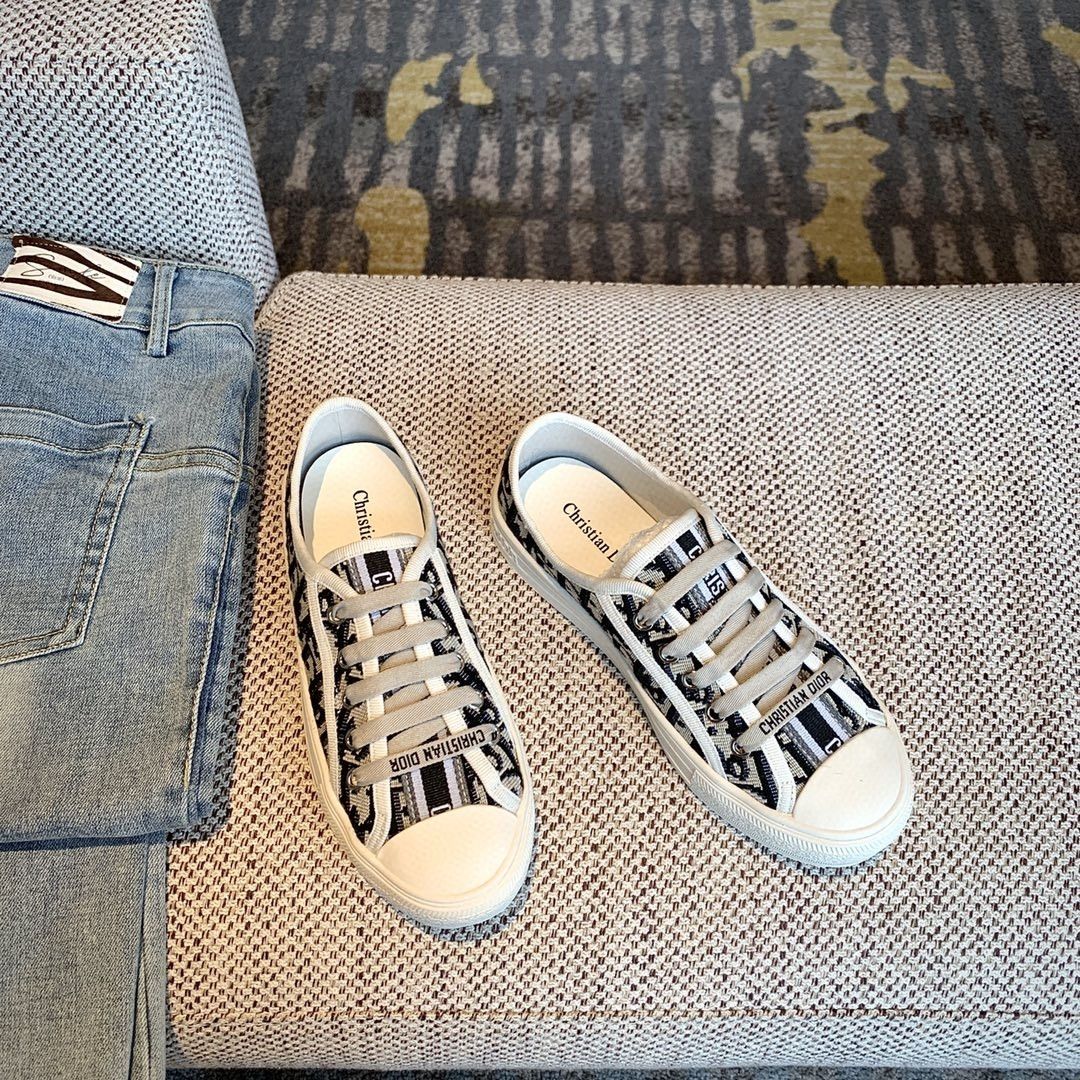New D Logo Leisure Modern Women's Sneakers
