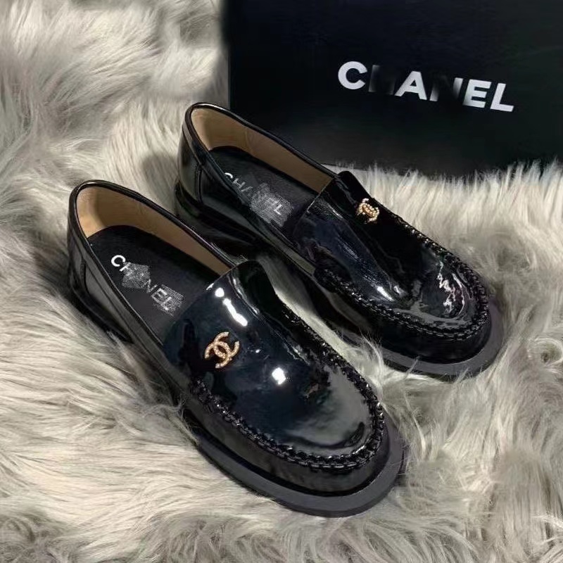 Classic Style Black CL Logo Women‘s Loafers
