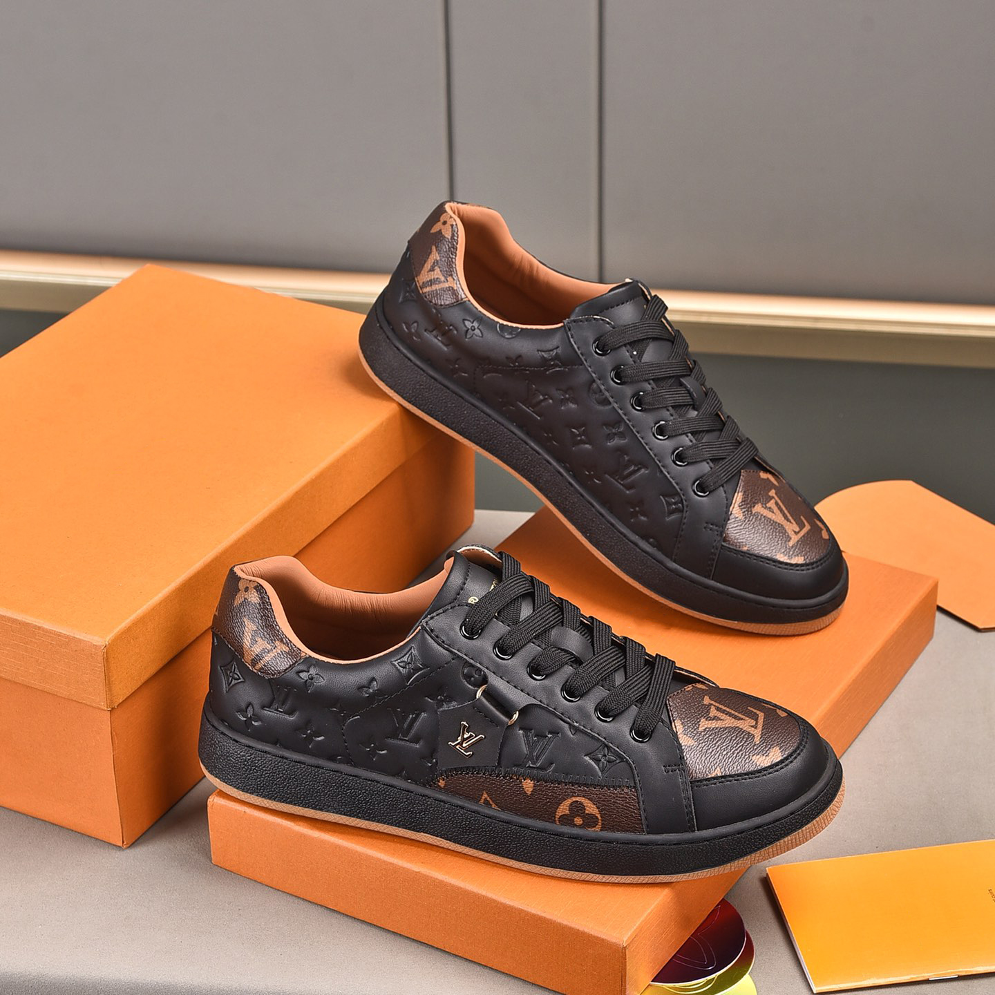 New luxury two tone splicing laceup sneakers