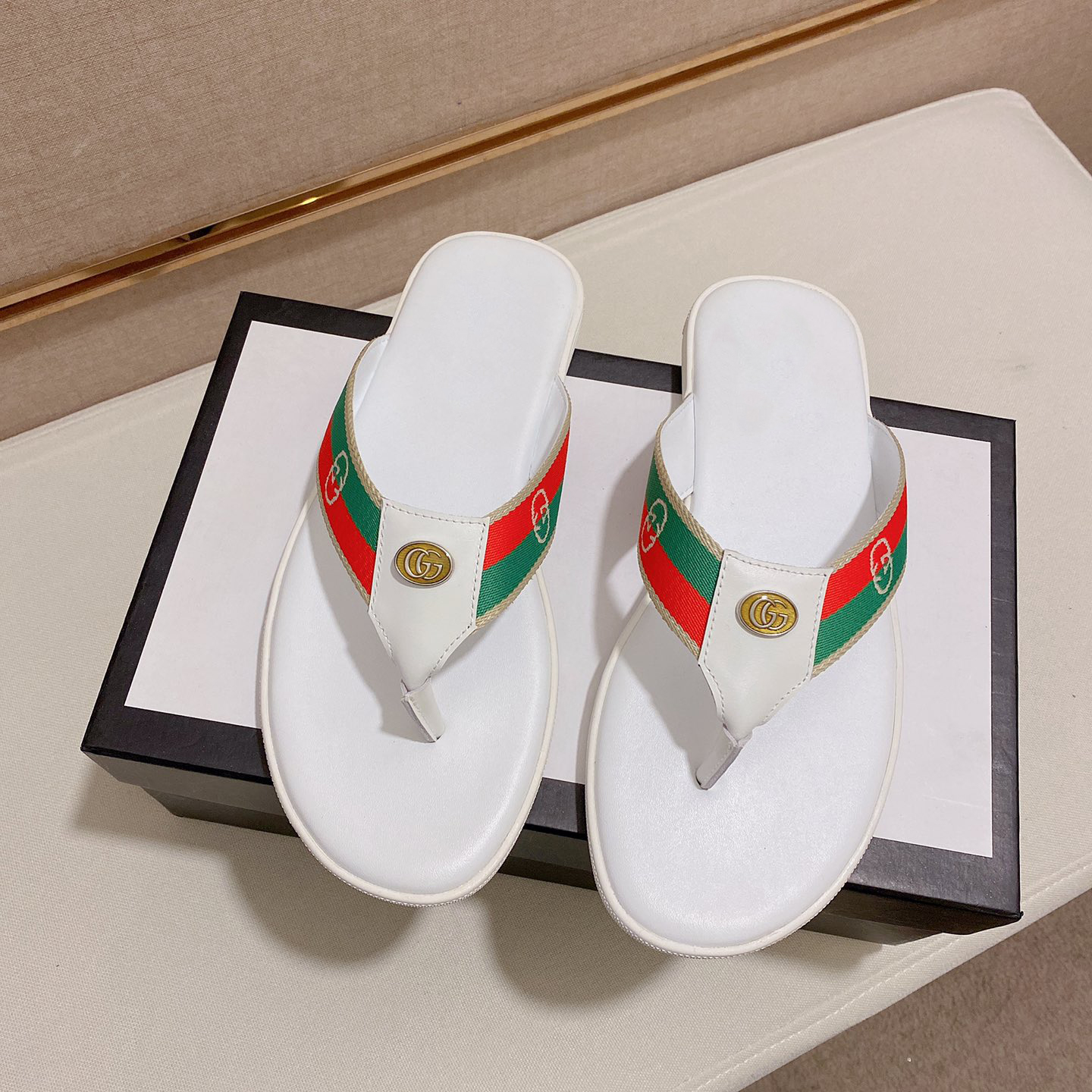 Leather branded casual flip flops