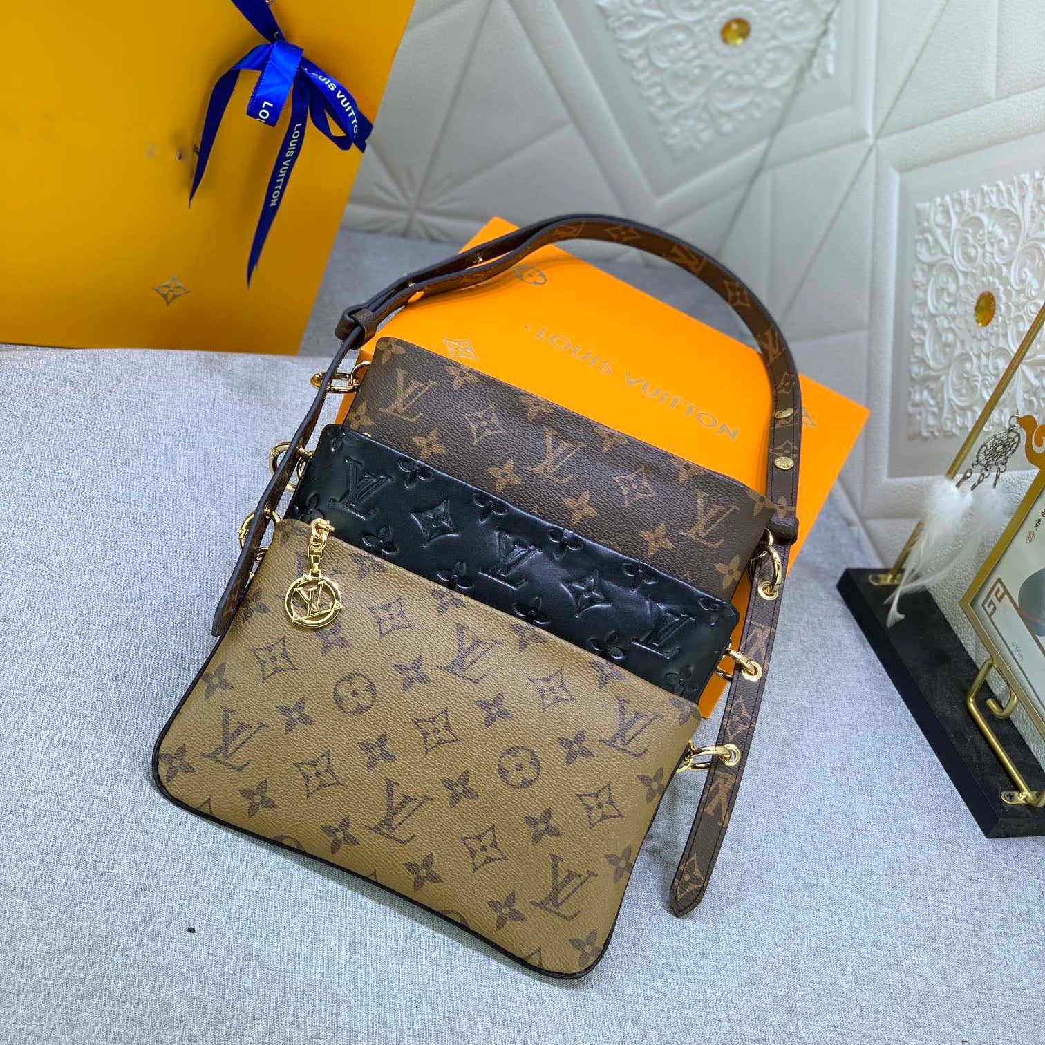 The new metal ring cleverly connects three independent zipper bags