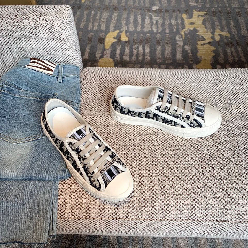 new embroidered canvas shoes old flower