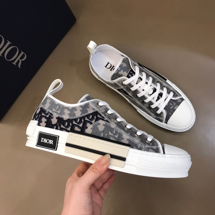 B23 Fashionable Low-top Canvas Shoes ZZL070501