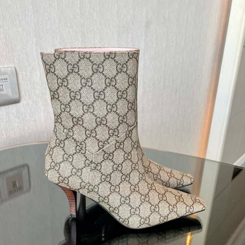 Autumn/Winter 2022 Women's ankle boots with high heels, cowhide print
