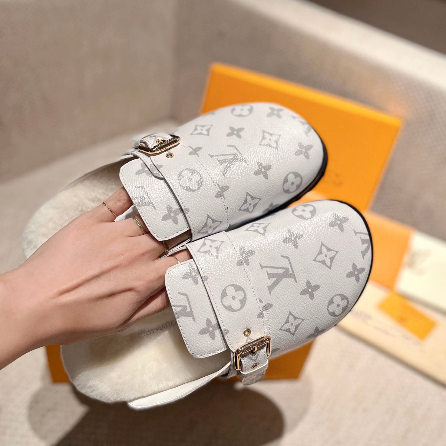 New fashion slippers 02