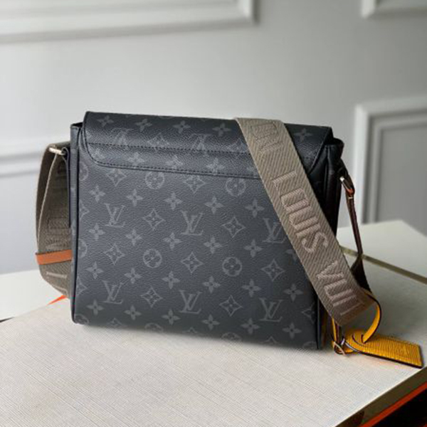 New fashion all-match one-shoulder diagonal high-end messenger bag V02