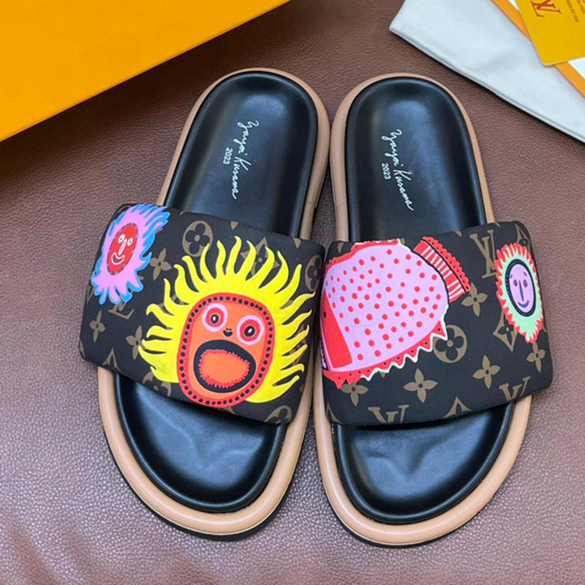 New Embossed Slippers XJ10041437
