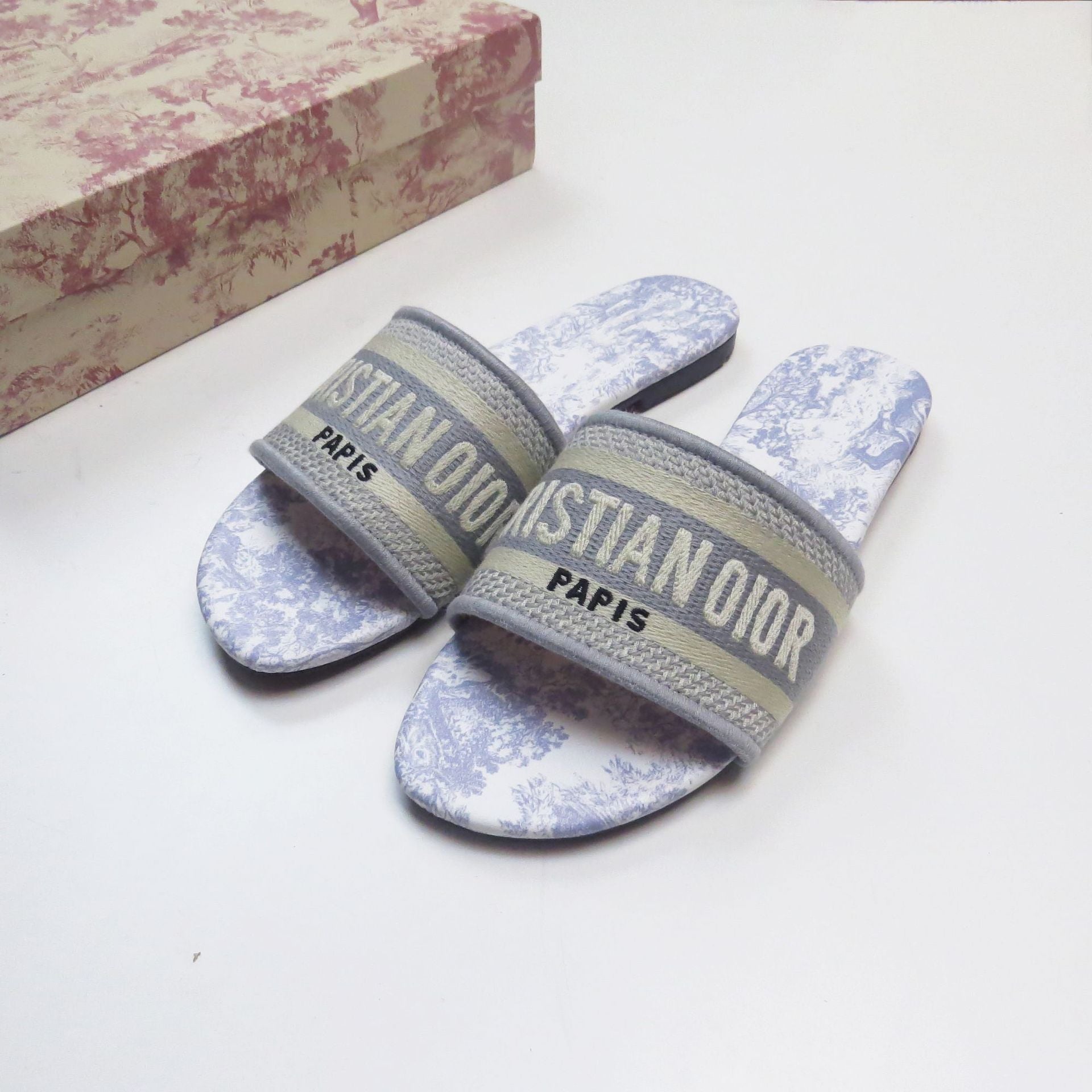 D versatile and fashionable one-line sandals PF01060645
