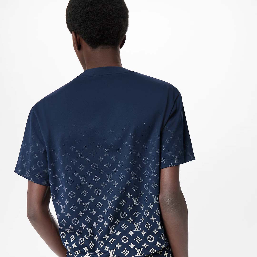 The latest gradient color T-shirt 01