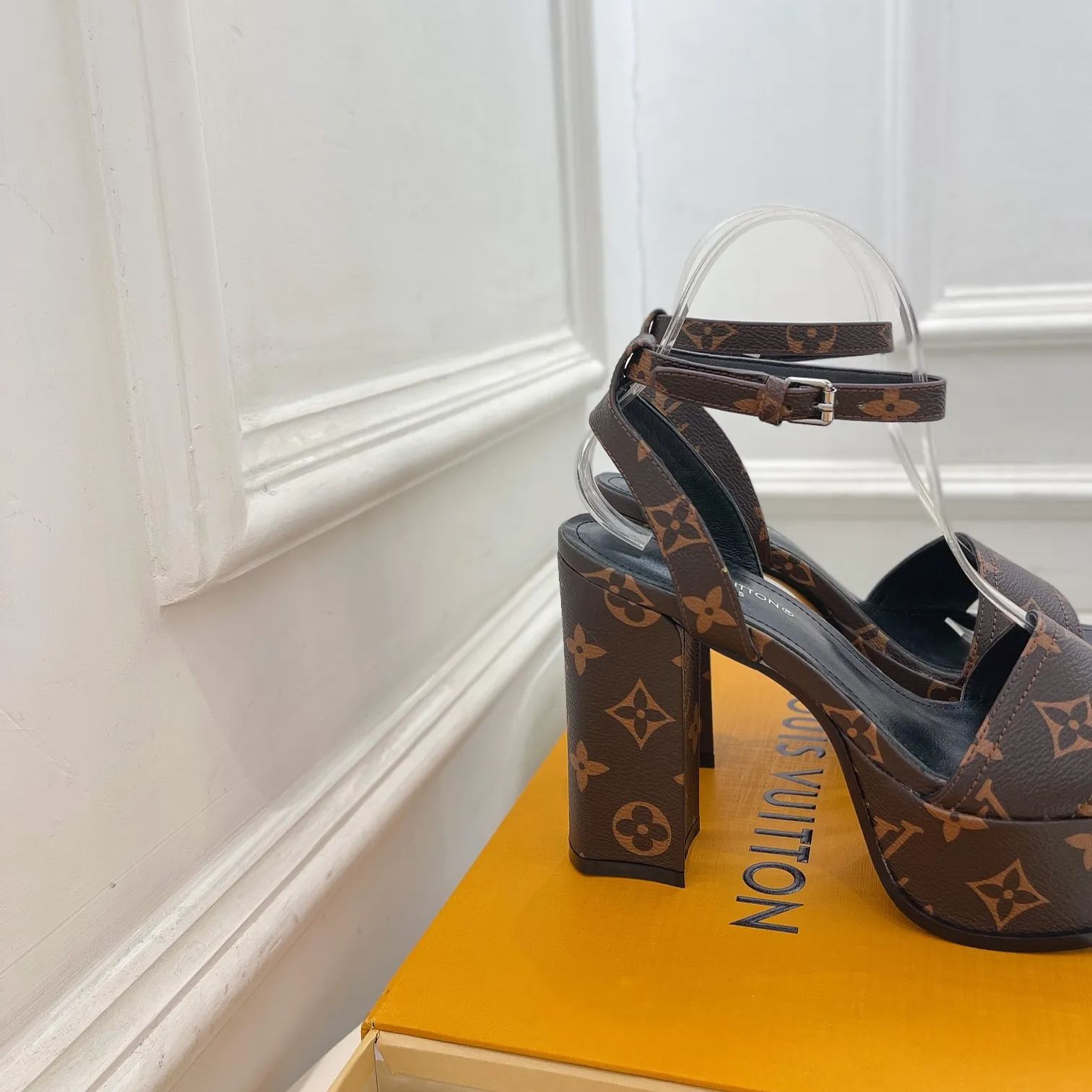 23 Ladies fashion luxury high heels SXC051502