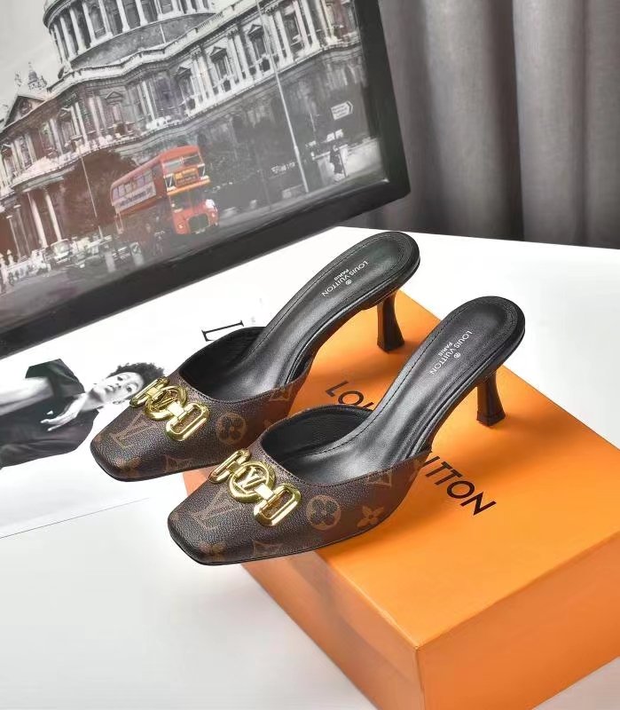 Classic 7cm High V Logo Fashion Women's High Heeled Slippers.