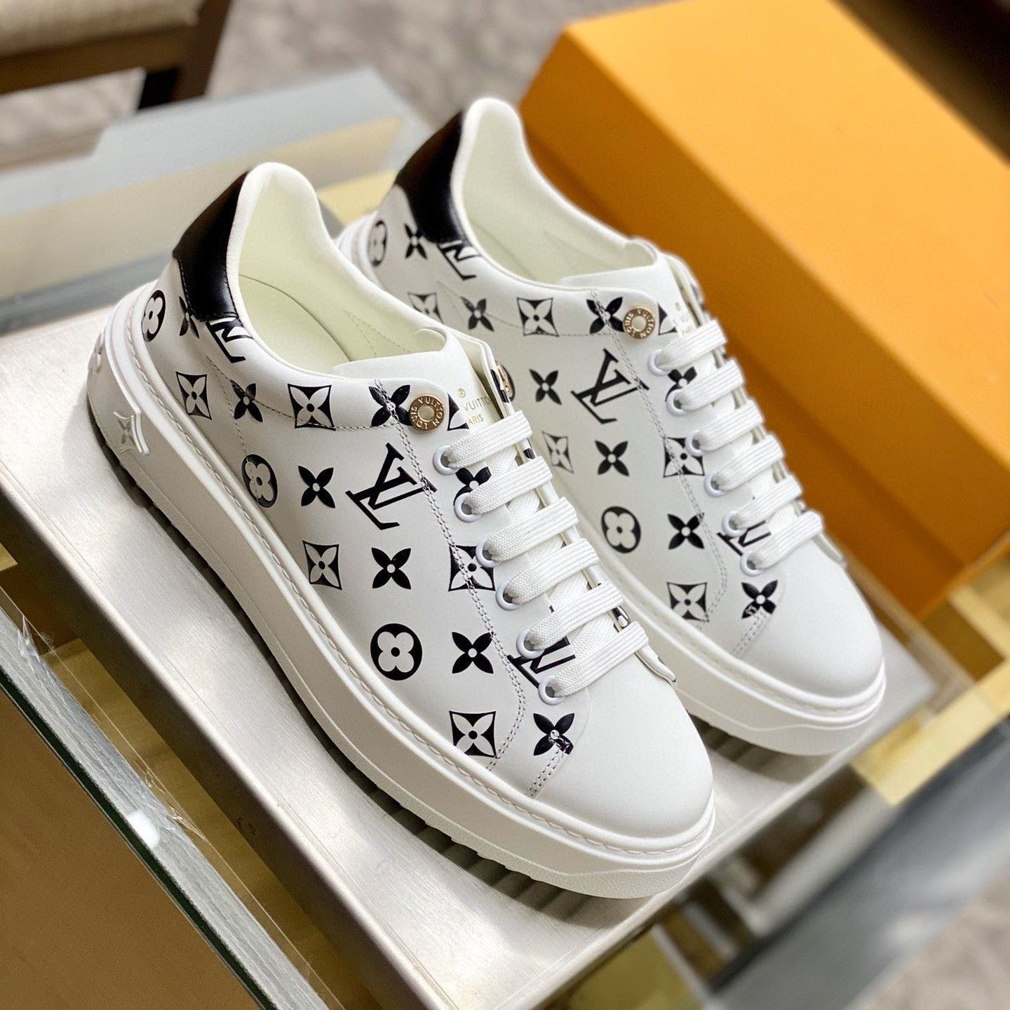 White Classic High Quality V Logo Women's Sneakers