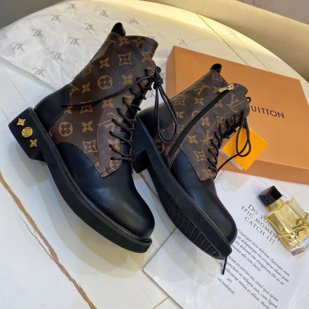 Winter short women's Doc Martens, preppy style
