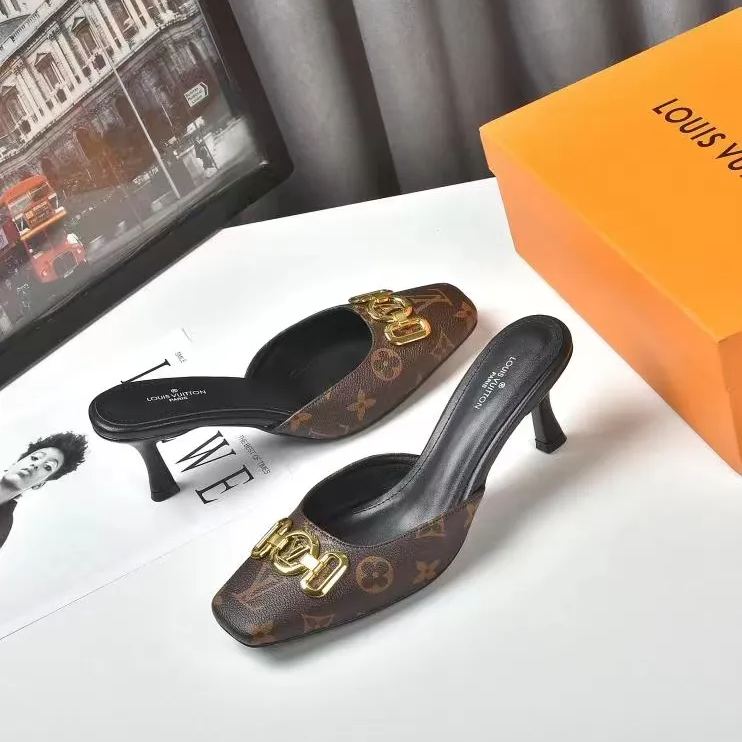 Classic 7cm High V Logo Fashion Women's High Heeled Slippers.