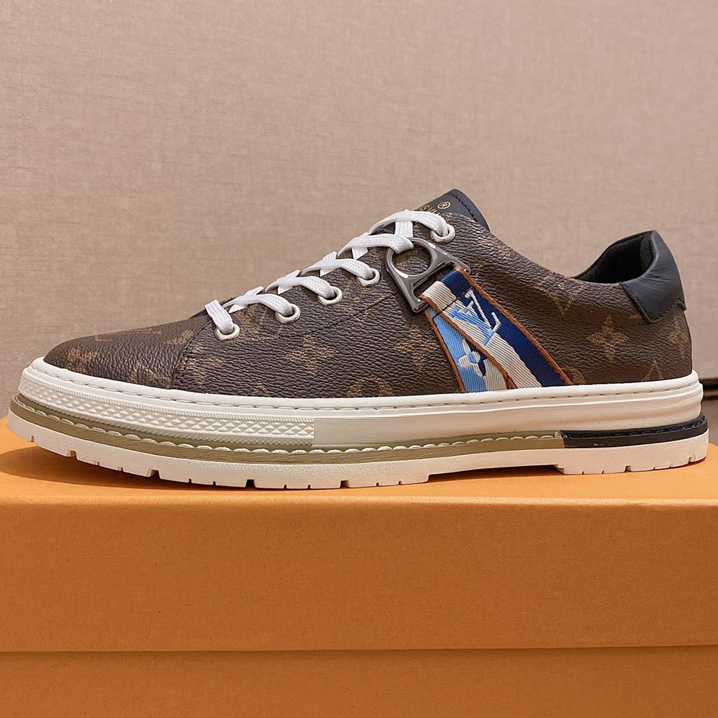 New trendy casual laceup shoes
