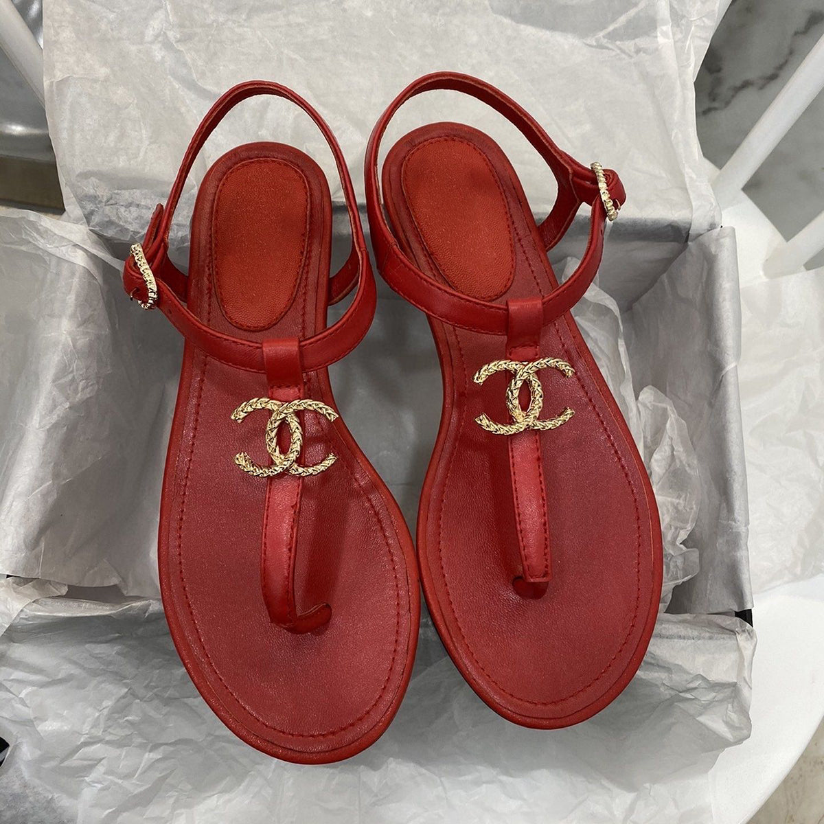 New stylish and minimalist sandals PD10041012