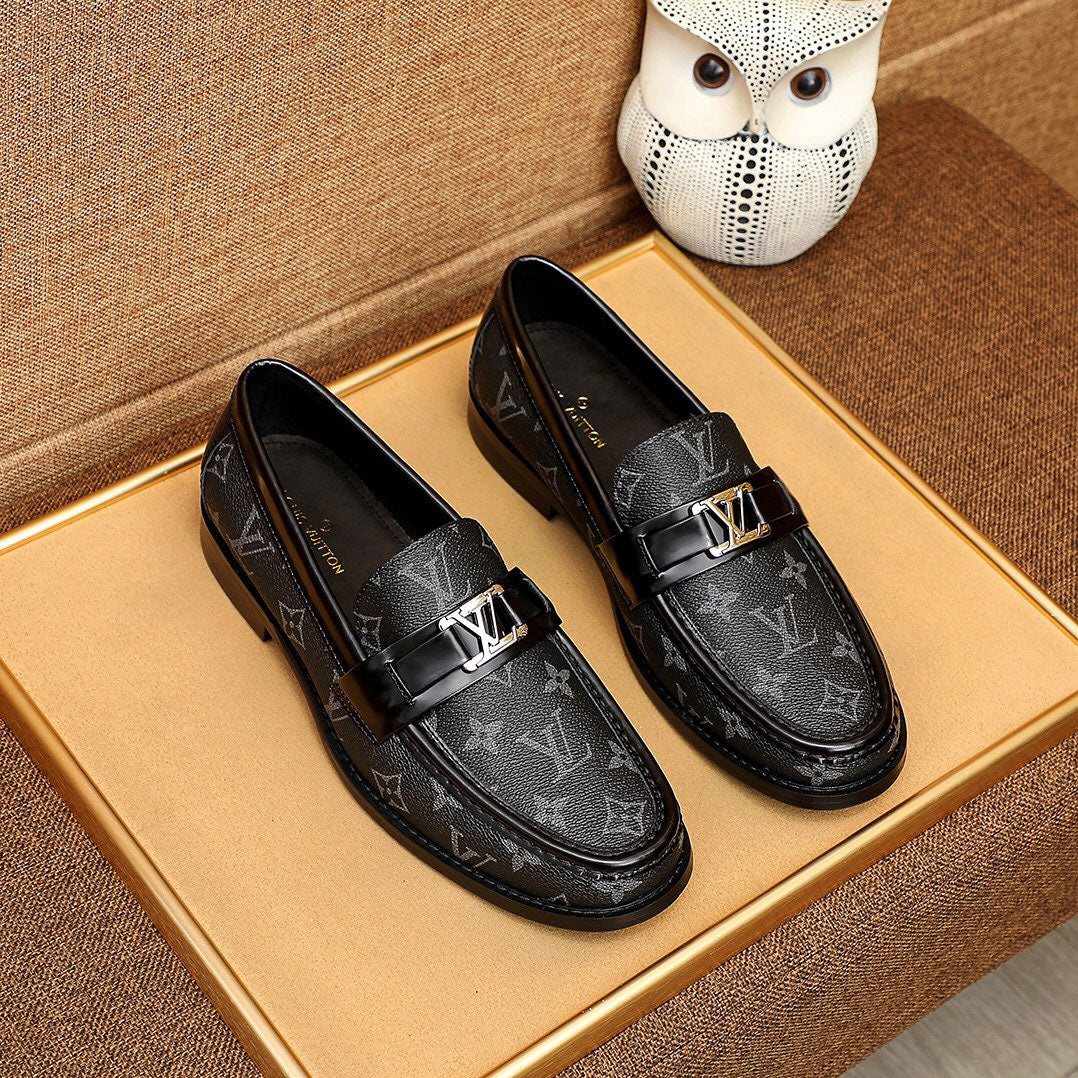 Black vintage men's leather formal shoes