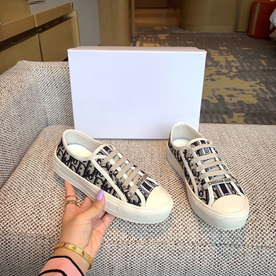 new embroidered canvas shoes old flower